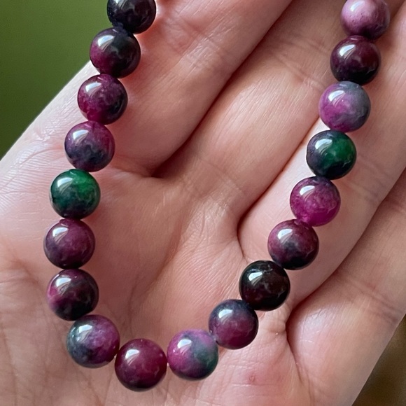 Natural Ruby and Zoisite 8mm bracelet - Picture 4 of 9